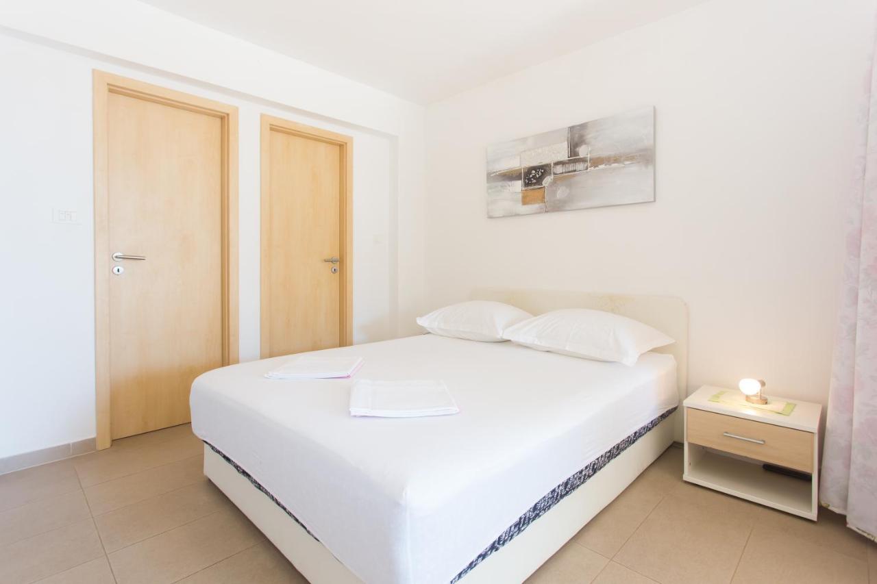 Apartments Bandic - 30 Meters To The Beach Trogir Exterior foto